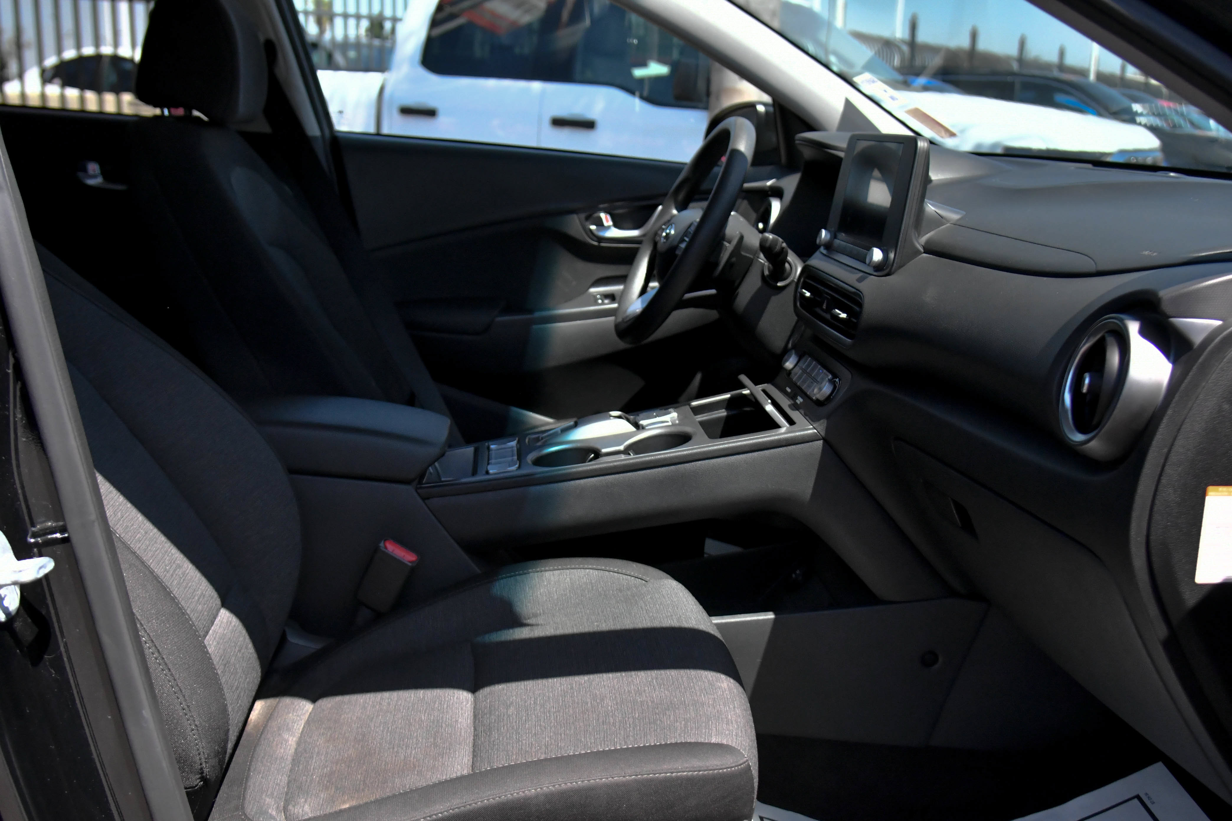Used 2023 Hyundai Kona SE w/ Cargo Package FWD image 43
