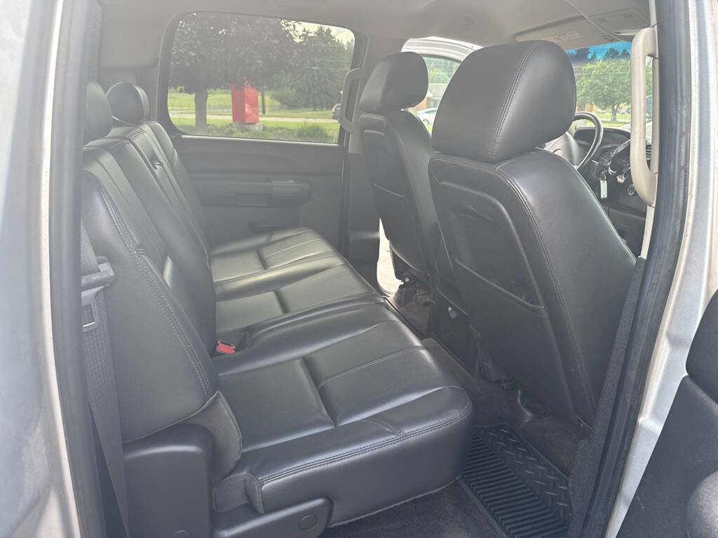 Used 2014 Chevrolet Silverado 3500 LT w/ Interior Plus Package image 15