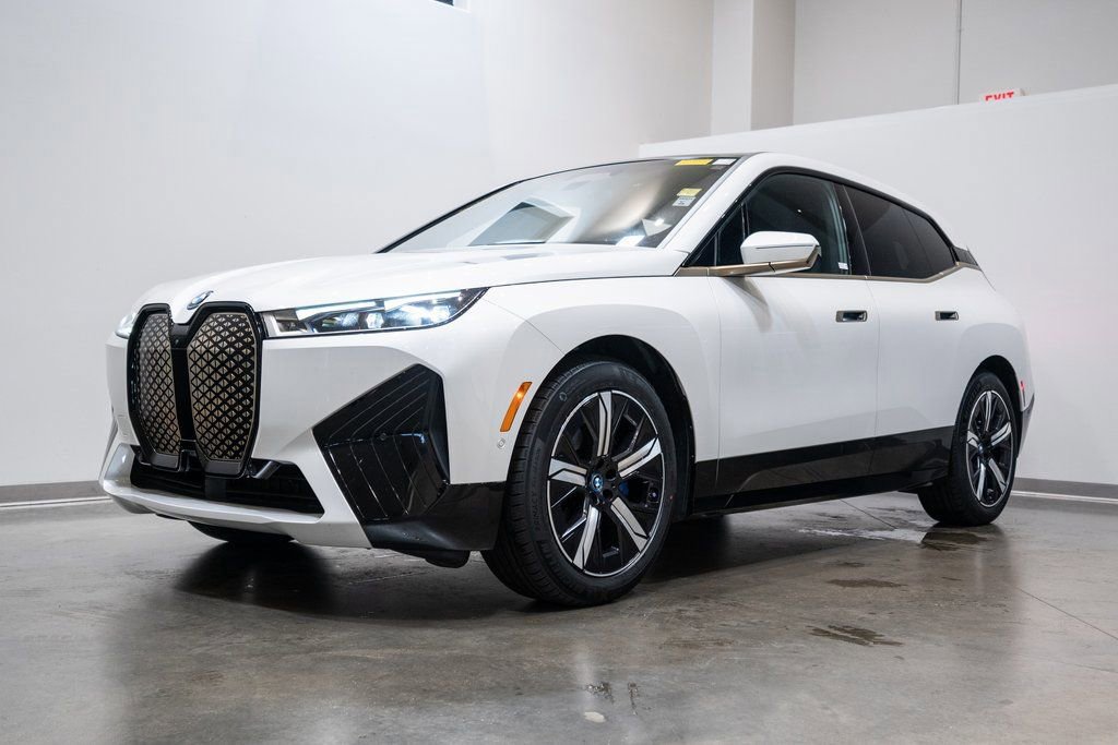 Used 2023 BMW iX xDrive50 w/ Ultimate Package 2 image 3
