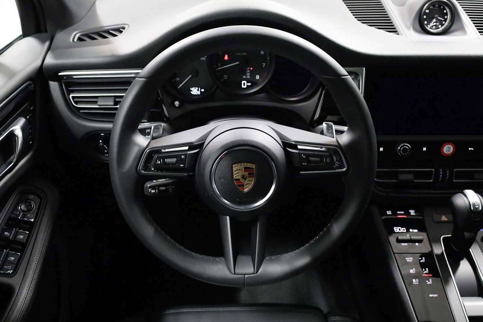 Certified 2025 Porsche Macan image 25