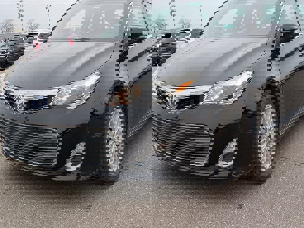 Used 2013 Toyota Avalon XLE Premium image 5