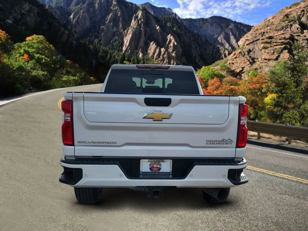Used 2024 Chevrolet Silverado 2500 High Country w/ Technology Package image 4