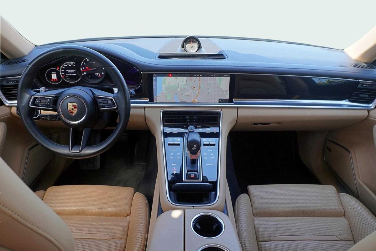 Used 2021 Porsche Panamera w/ Premium Package image 19