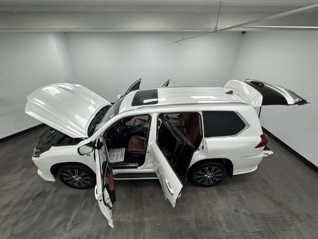 Used 2019 Lexus LX 570 4WD w/ Luxury Package image 19