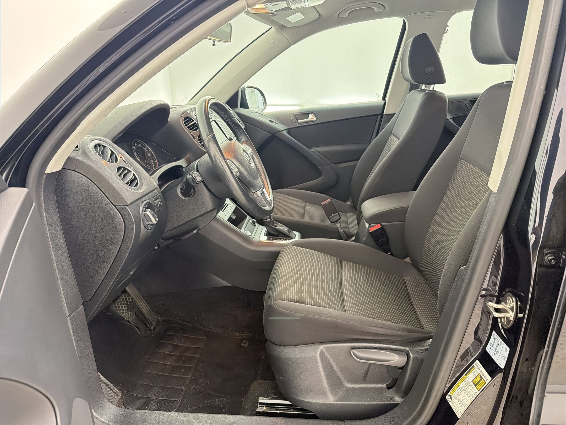 Used 2017 Volkswagen Tiguan S image 5