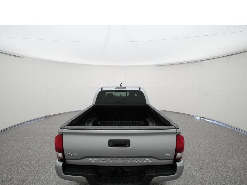 Used 2022 Toyota Tacoma SR5 w/ Technology Package AWD/4WD image 9