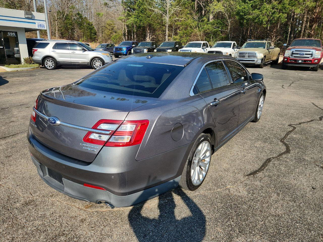 Used 2014 Ford Taurus Limited w/ Equipment Group 301A FWD image 10