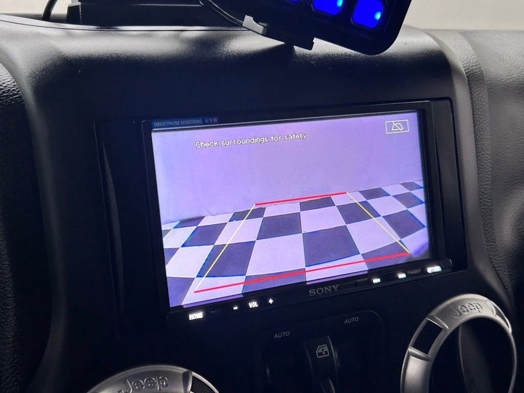 Used 2012 Jeep Wrangler Unlimited Rubicon w/ Connectivity Group image 19