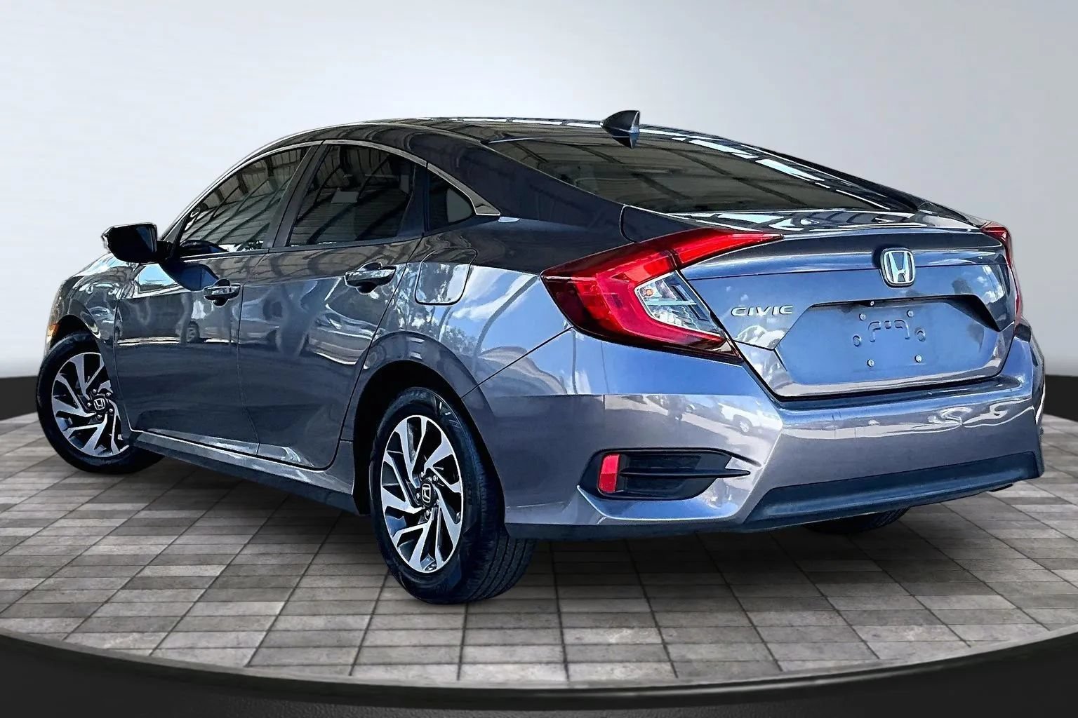 Used 2018 Honda Civic EX image 4