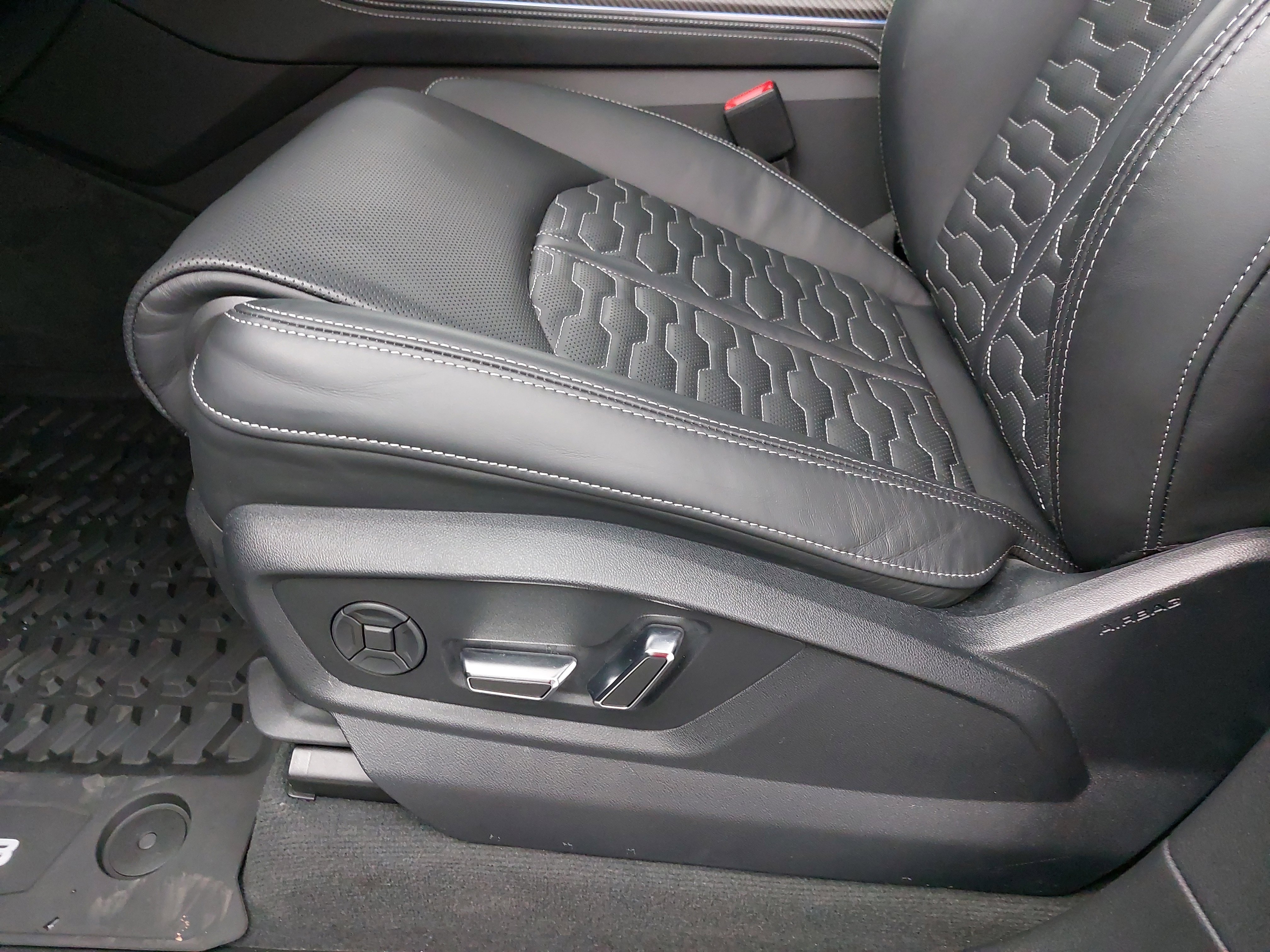 Used 2022 Audi RS Q8 4.0T image 31