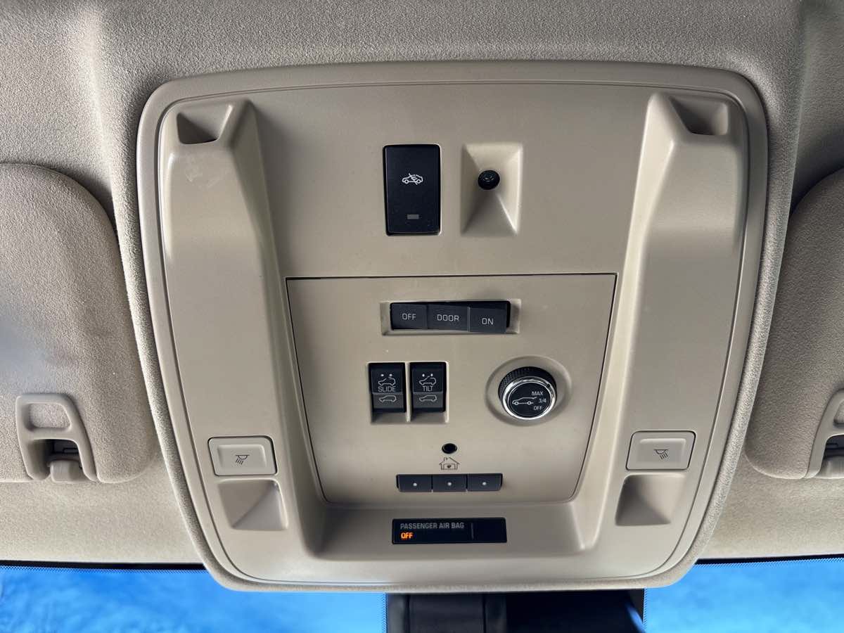 Used 2016 Cadillac Escalade Platinum AWD/4WD image 33