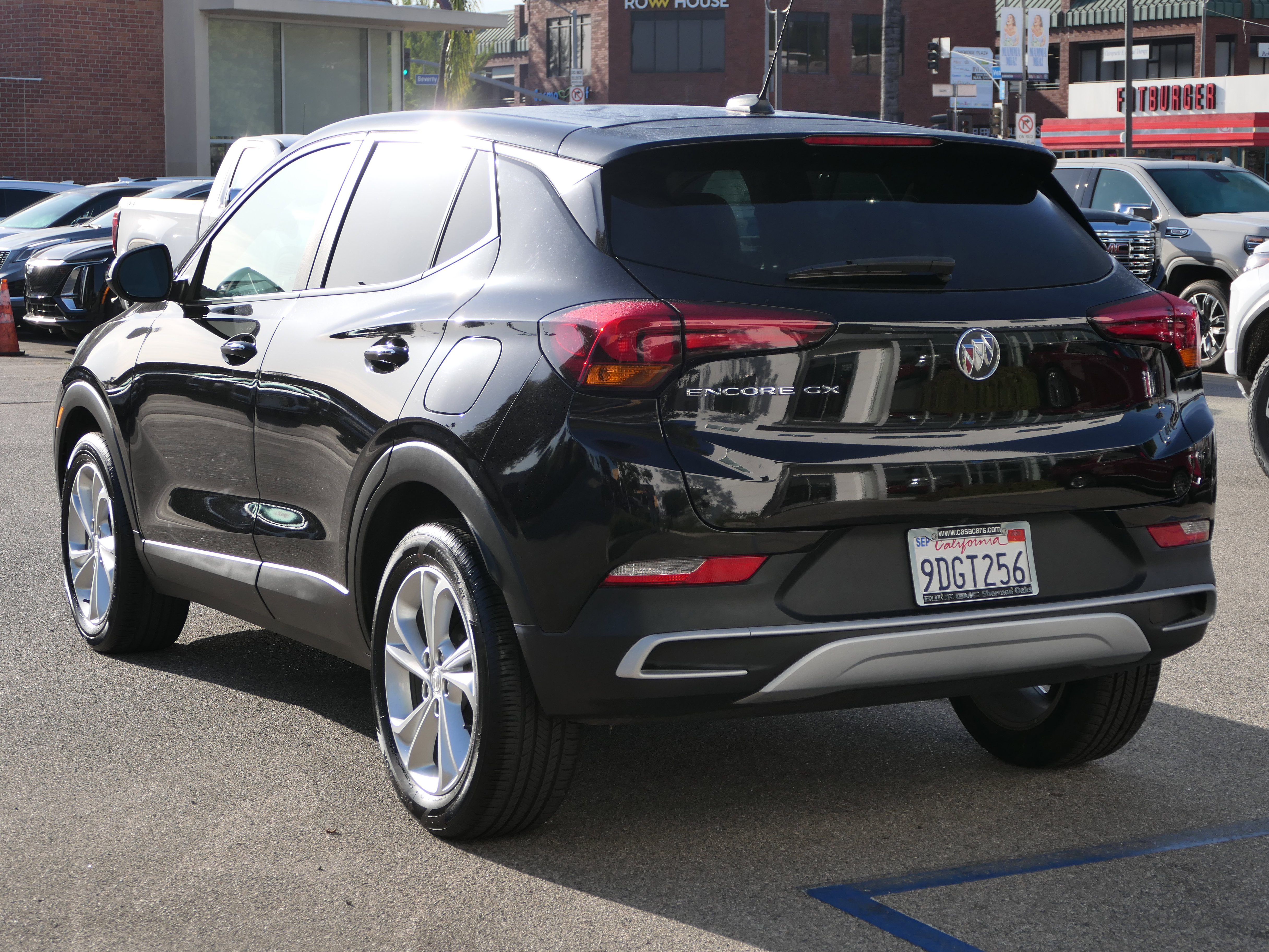 Used 2023 Buick Encore GX Preferred w/ Cold Weather Comfort Package FWD image 3