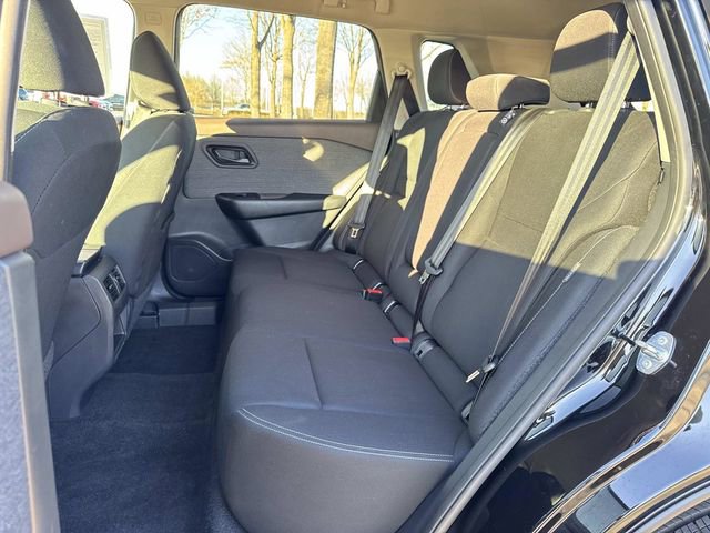 Used 2023 Nissan Rogue S image 19