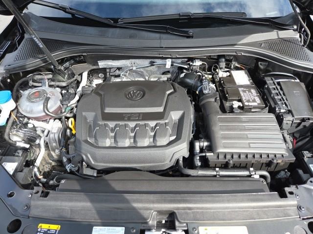 Certified 2024 Volkswagen Tiguan SEL R-Line image 30