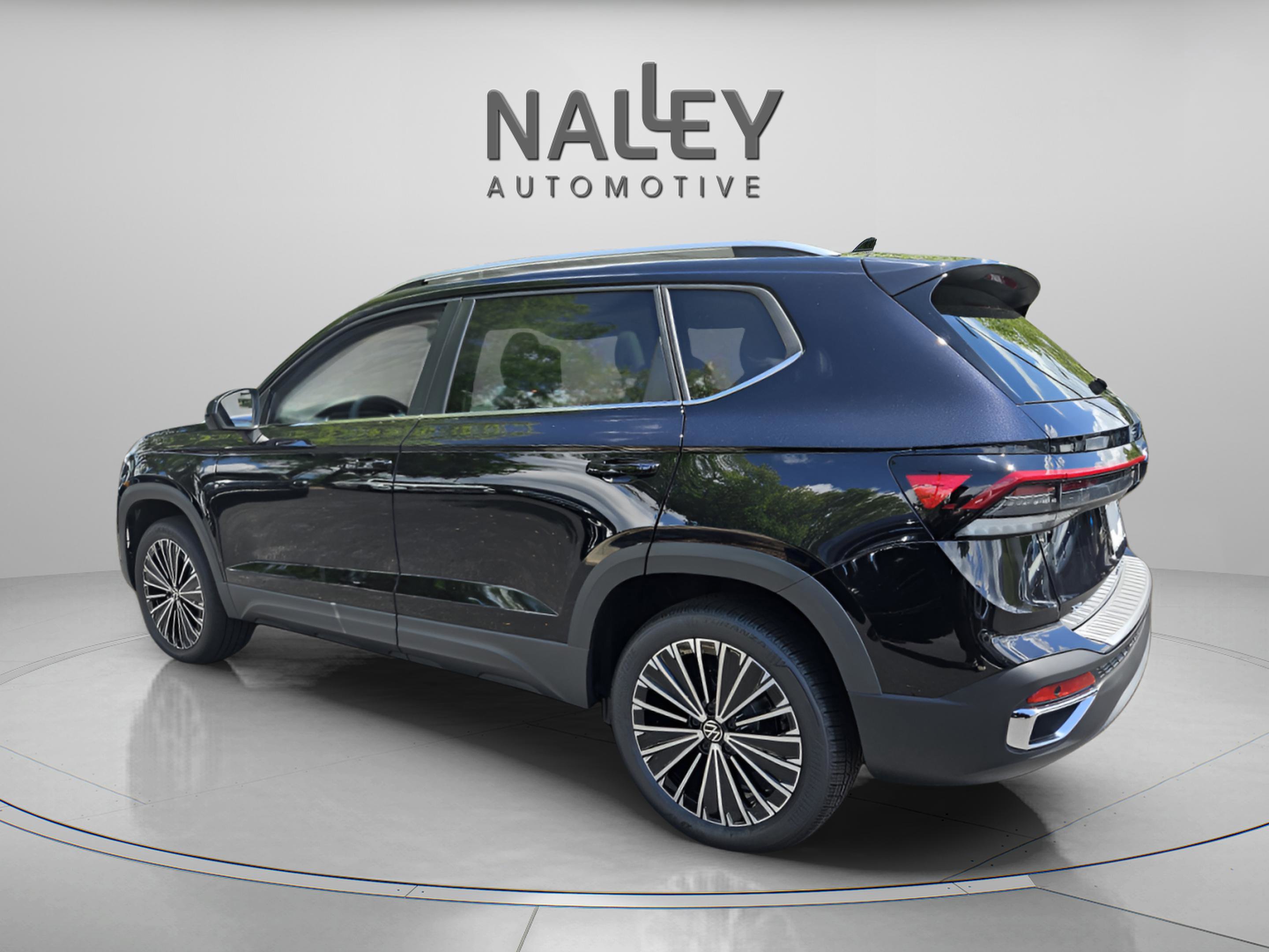 New 2025 Volkswagen Taos SE image 3