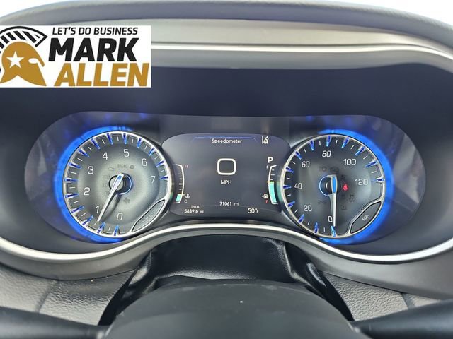 Used 2023 Chrysler Pacifica Touring-L FWD image 11