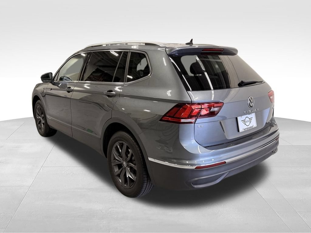 Used 2023 Volkswagen Tiguan SE w/ Panoramic Sunroof Package AWD/4WD image 3