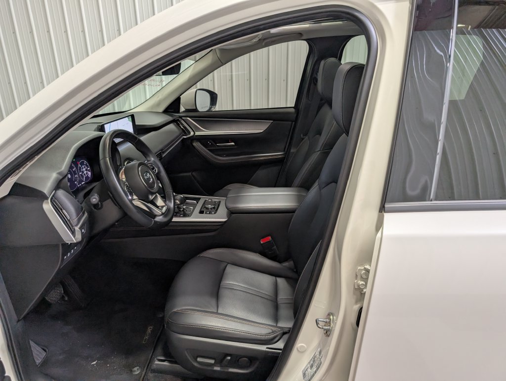 Used 2024 MAZDA CX-90 Plug-In Hybrid w/ Premium Pkg AWD/4WD image 17
