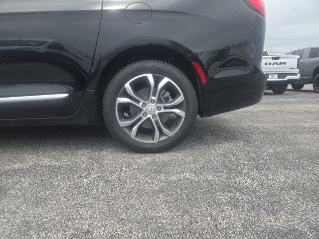 Used 2026 Chrysler Pacifica Pinnacle w/ Trailer Tow Group AWD/4WD image 6
