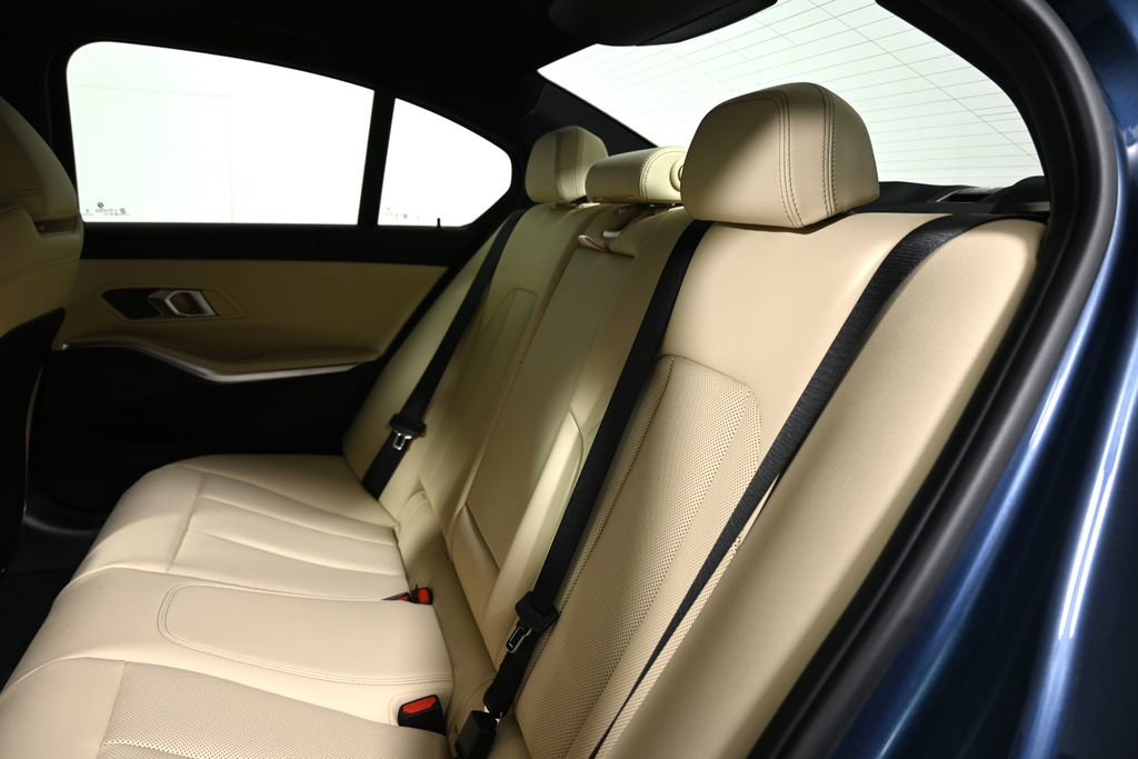 Used 2026 BMW 330i xDrive Sedan w/ Convenience Package image 4