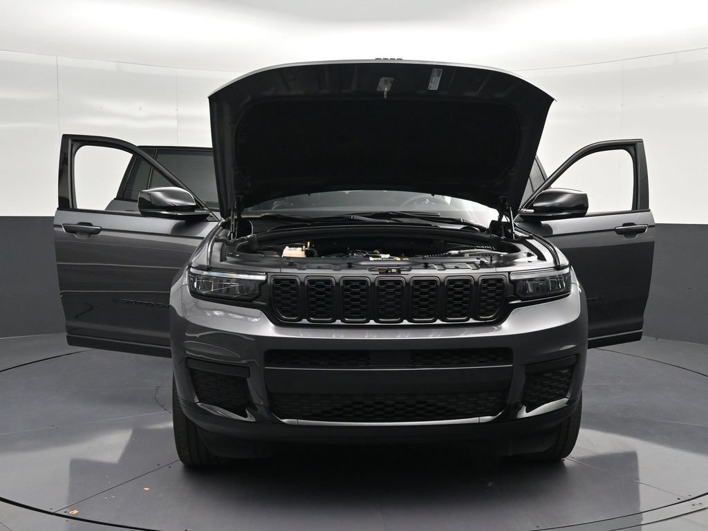 Used 2023 Jeep Grand Cherokee L Laredo RWD image 30