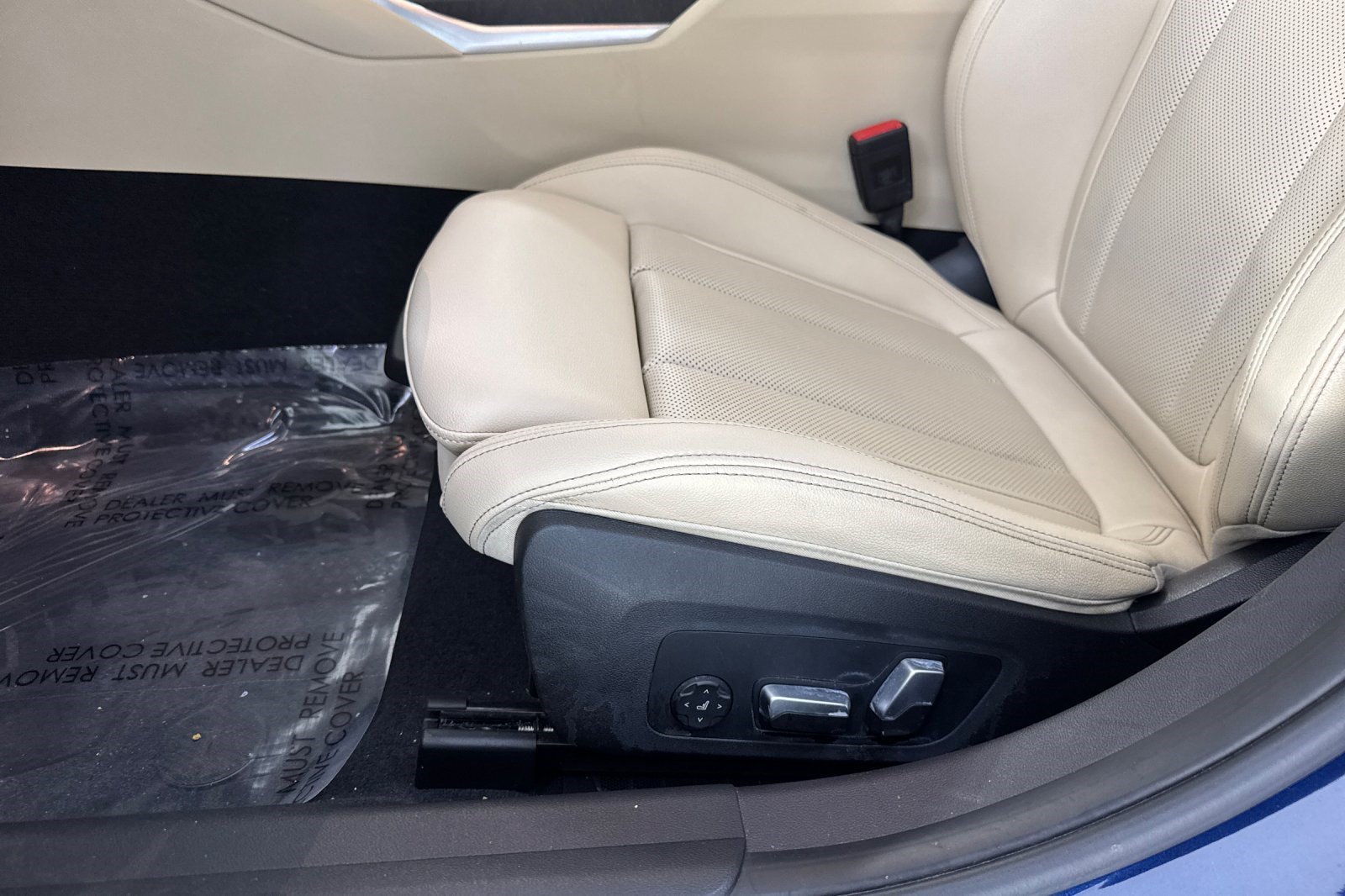 Used 2023 BMW 330i Sedan w/ Parking Assistance Package RWD image 14