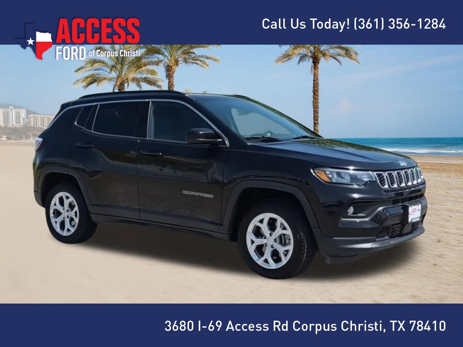 Used 2024 Jeep Compass Latitude AWD/4WD image 2