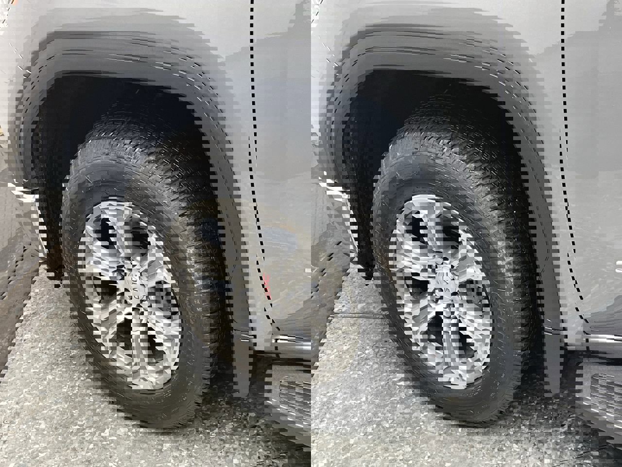 Used 2019 GMC Sierra 1500 SLE w/ SLE Value Package image 31