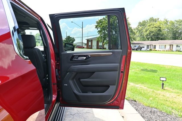 Used 2026 Chevrolet Suburban High Country AWD/4WD image 20