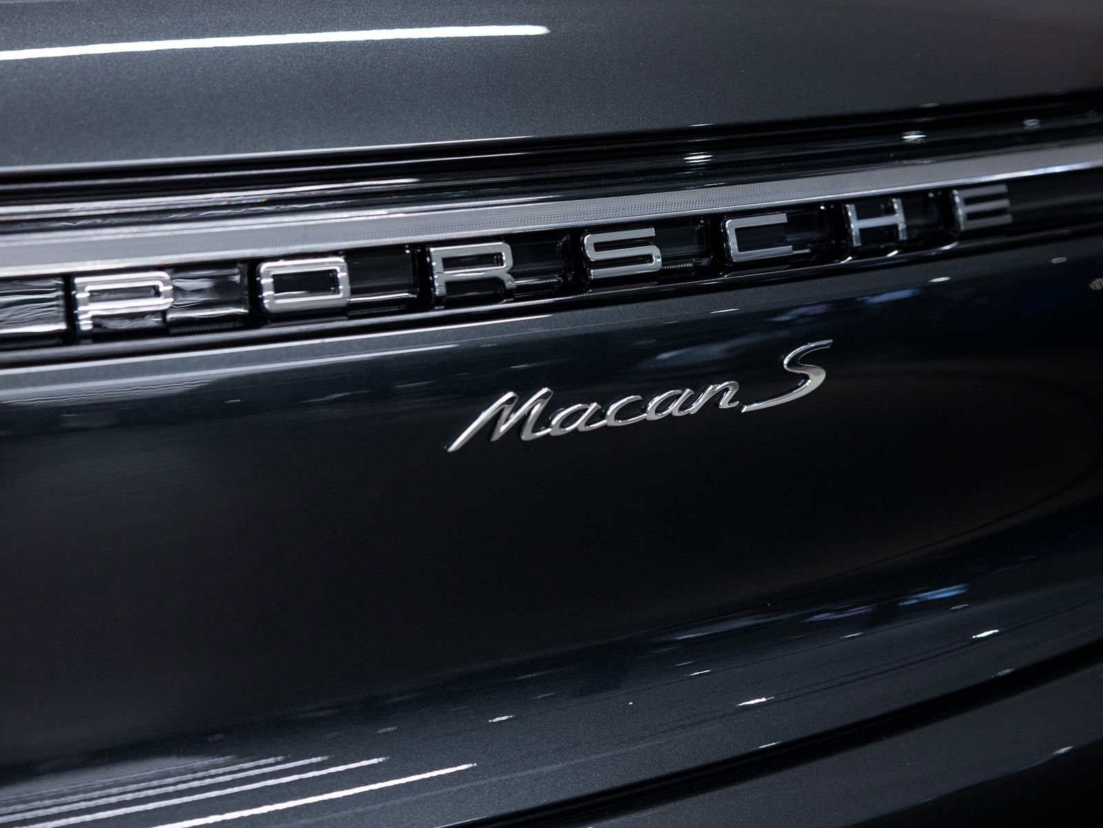 Certified 2025 Porsche Macan S image 29