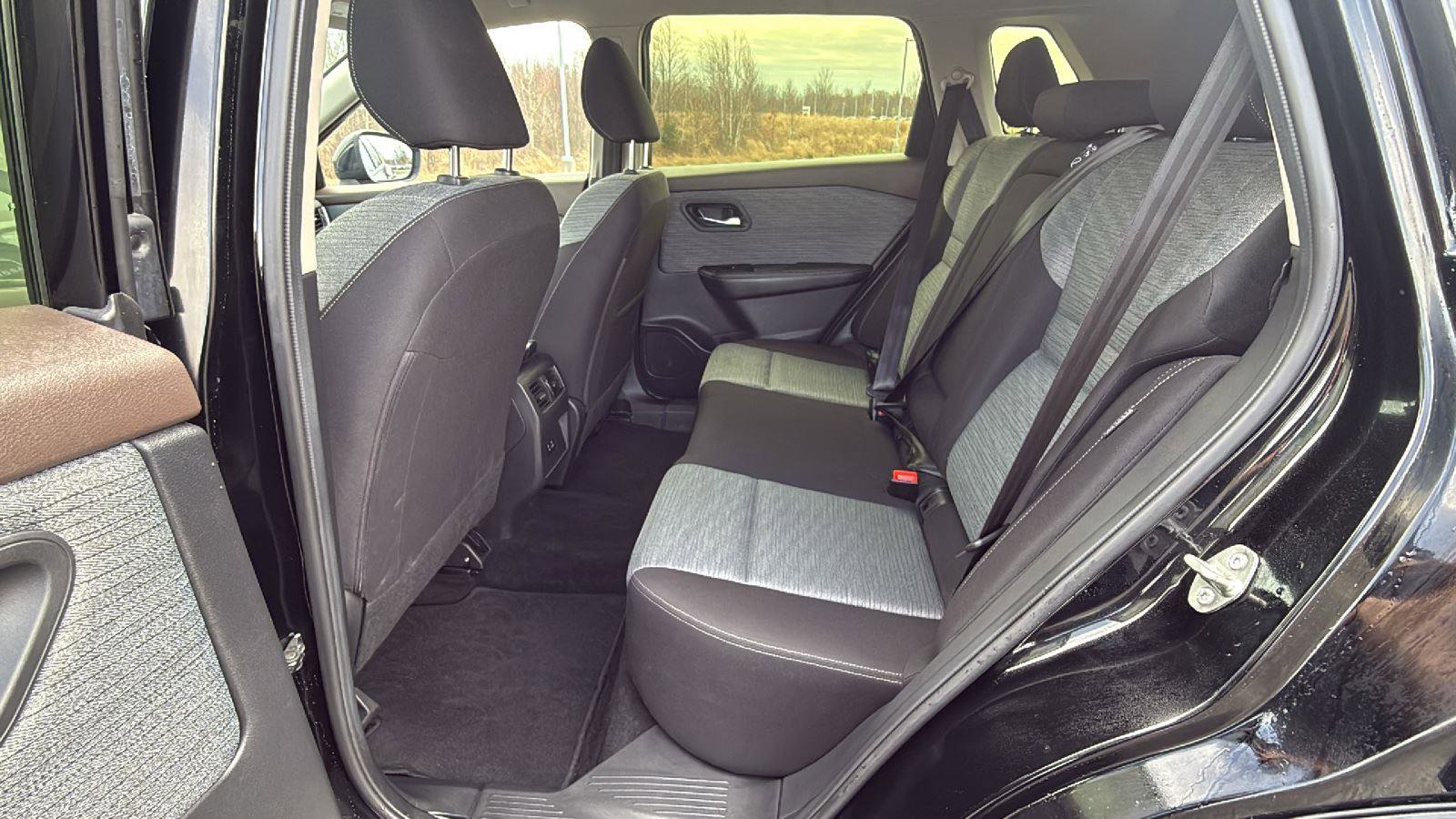 Used 2023 Nissan Rogue SV image 22