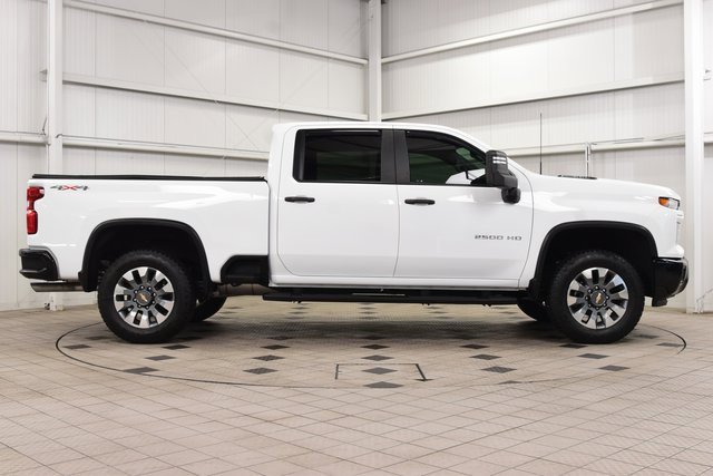 Used 2024 Chevrolet Silverado 2500 Custom w/ Custom Value Package image 9