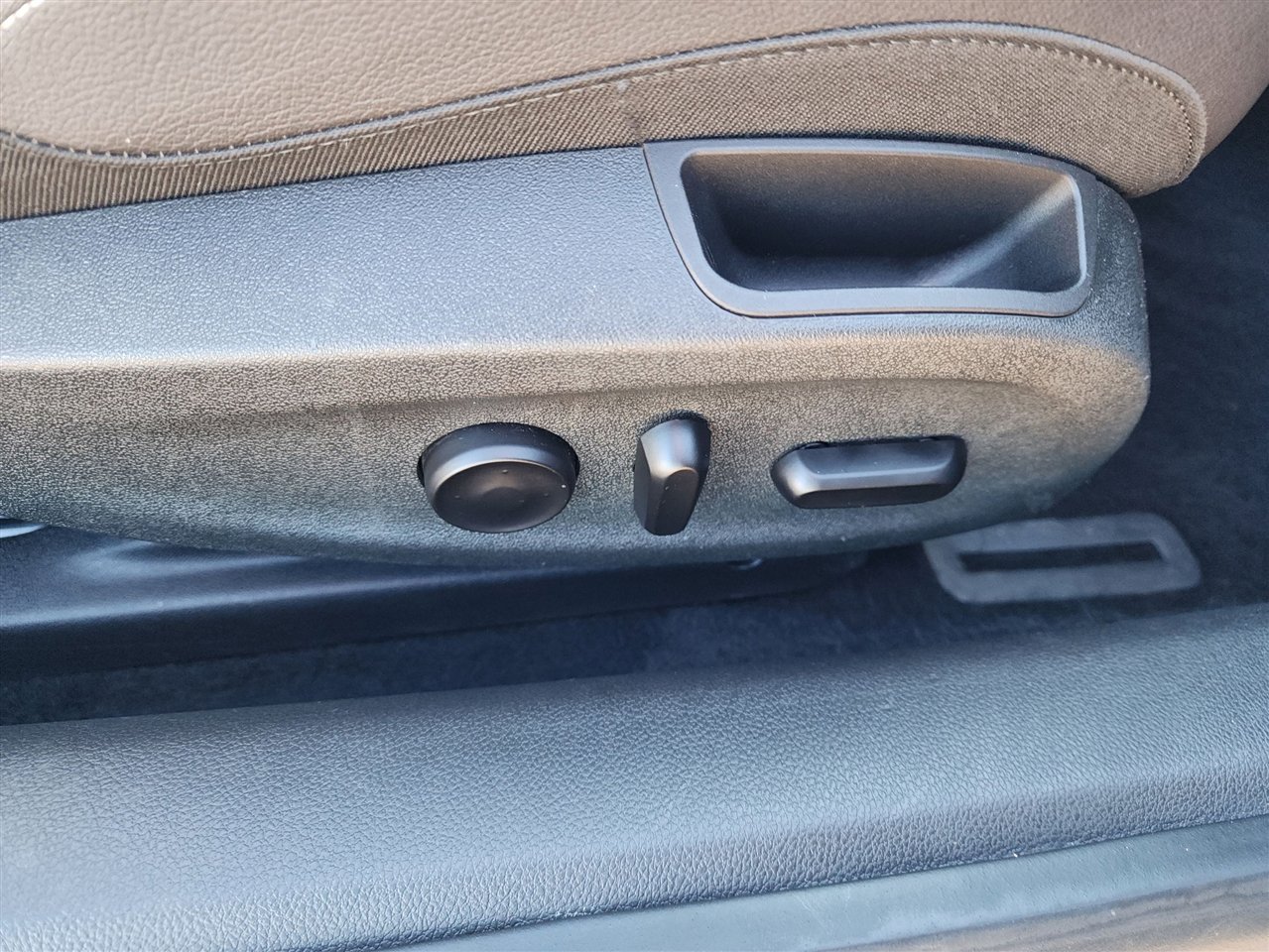 Used 2017 Buick Cascada Premium image 37