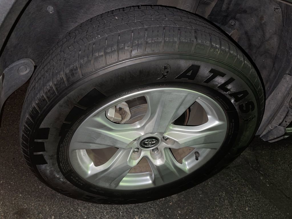 Used 2020 Toyota RAV4 XLE image 19