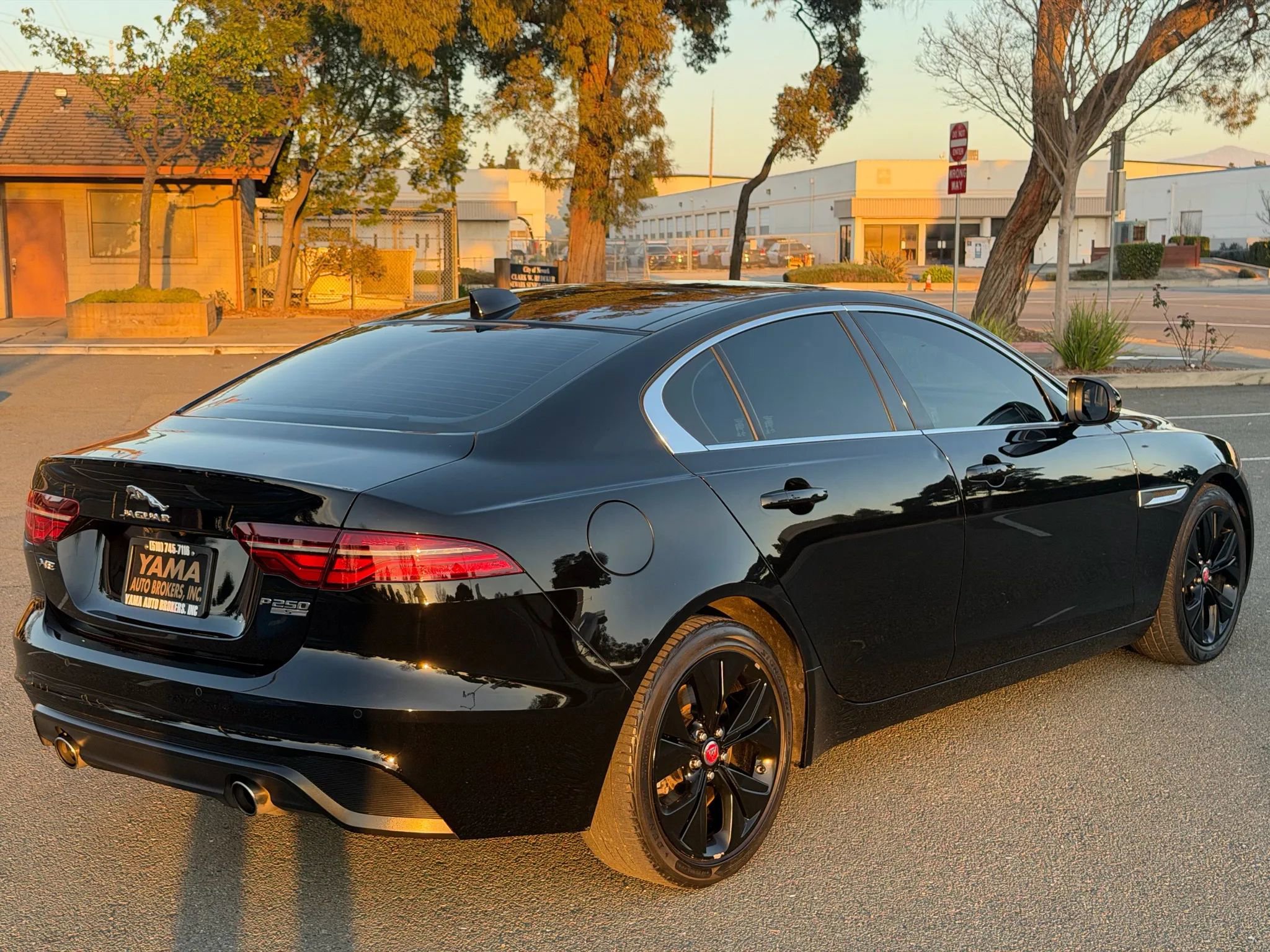 Used 2020 Jaguar XE S RWD image 15