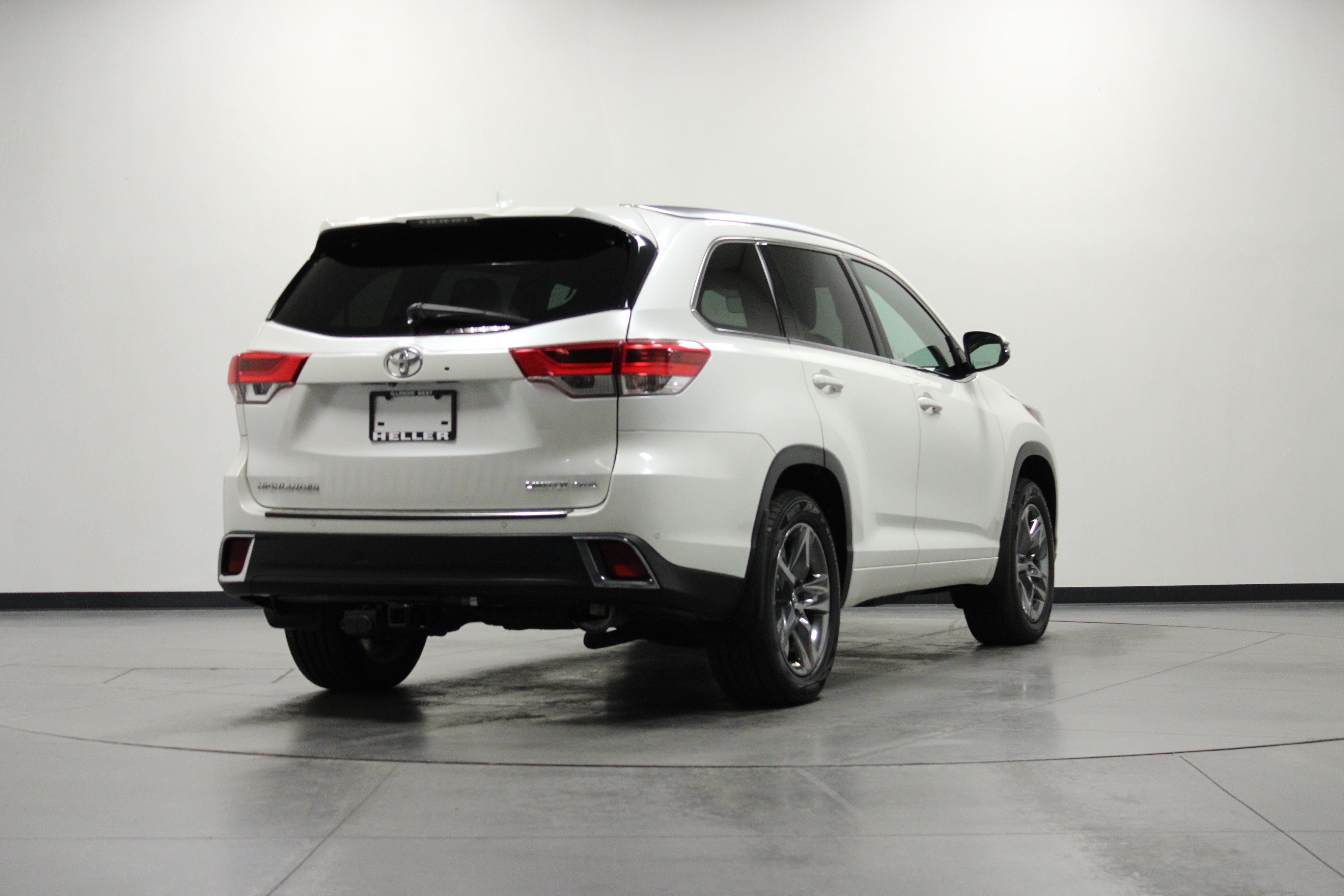 Used 2018 Toyota Highlander Limited AWD/4WD image 4