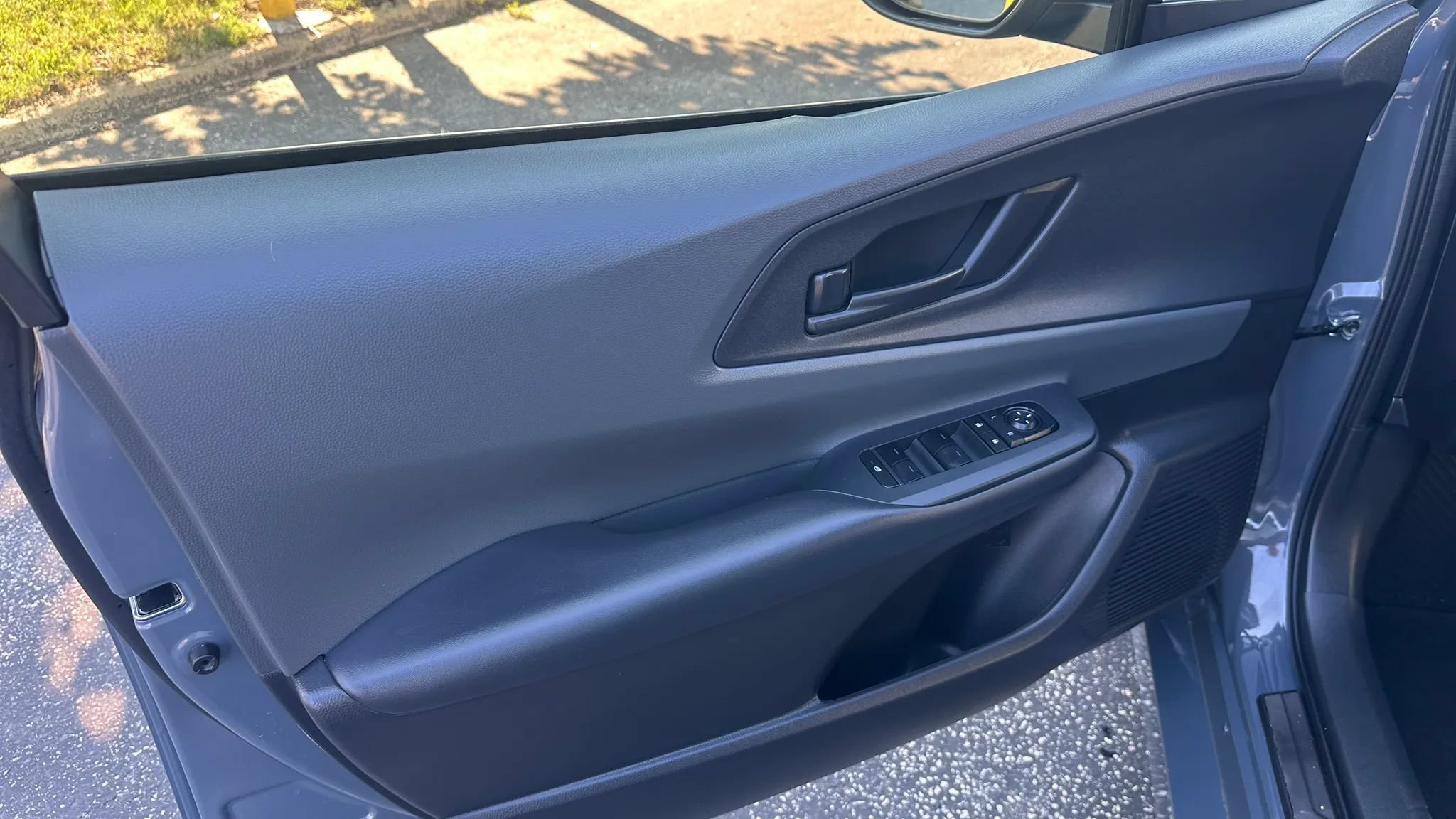 Used 2026 Toyota Prius LE FWD image 11