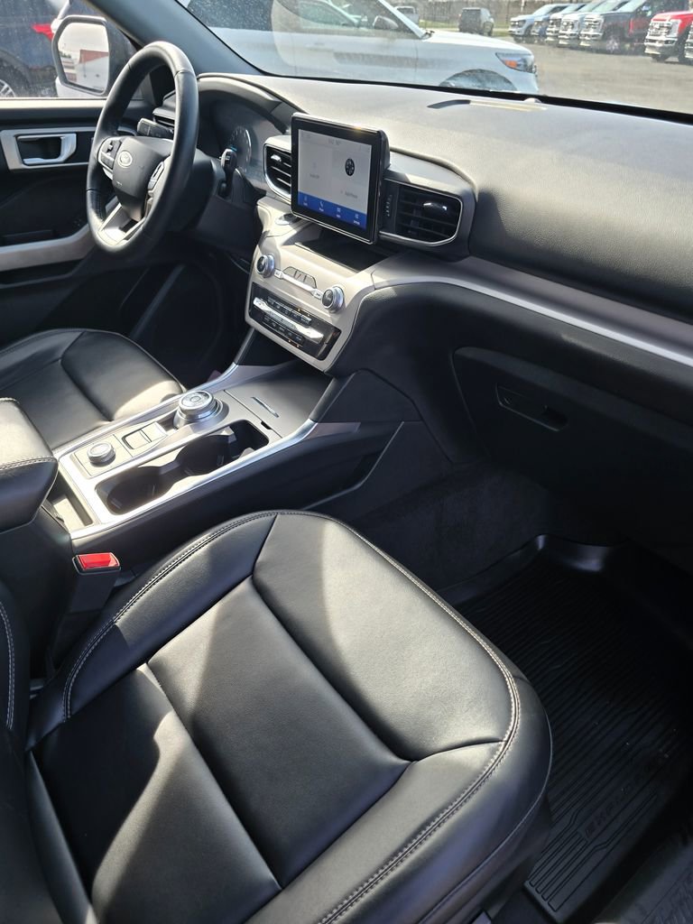 Used 2023 Ford Explorer XLT w/ Equipment Group 202A AWD/4WD image 23