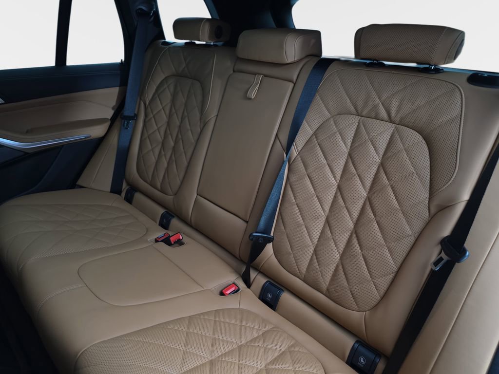 New 2026 BMW X5 xDrive40i w/ M Sport Package image 14