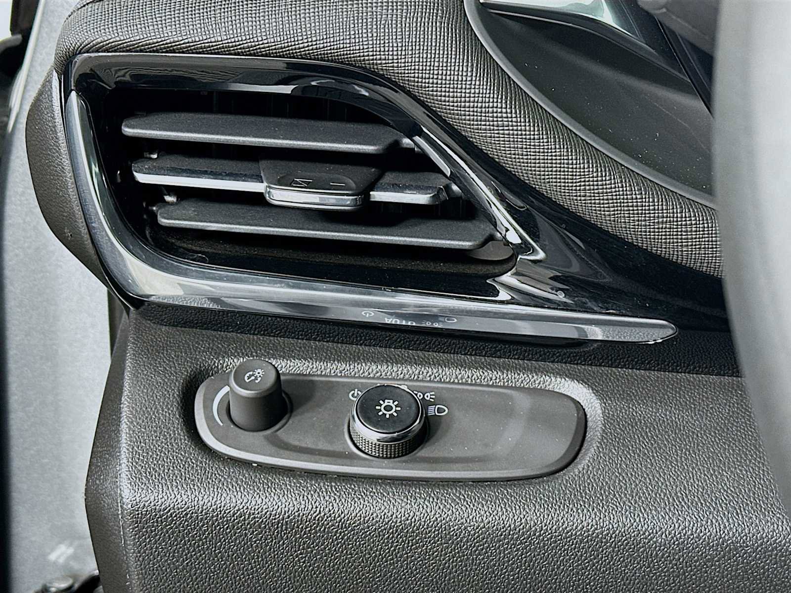 Used 2024 Buick Envista Sport Touring w/ Convenience I Package image 10