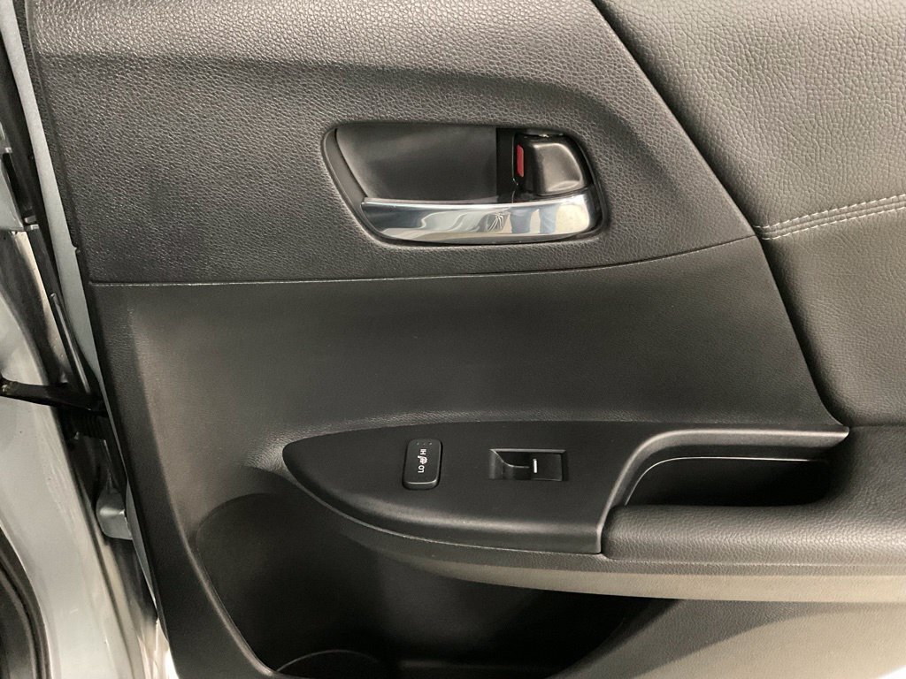 Used 2017 Honda Accord Touring image 37