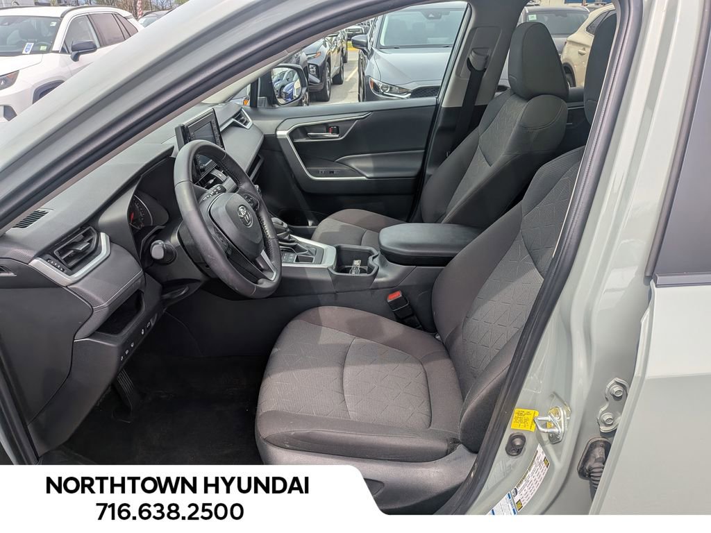 Used 2022 Toyota RAV4 XLE w/ Convenience Package AWD/4WD image 10