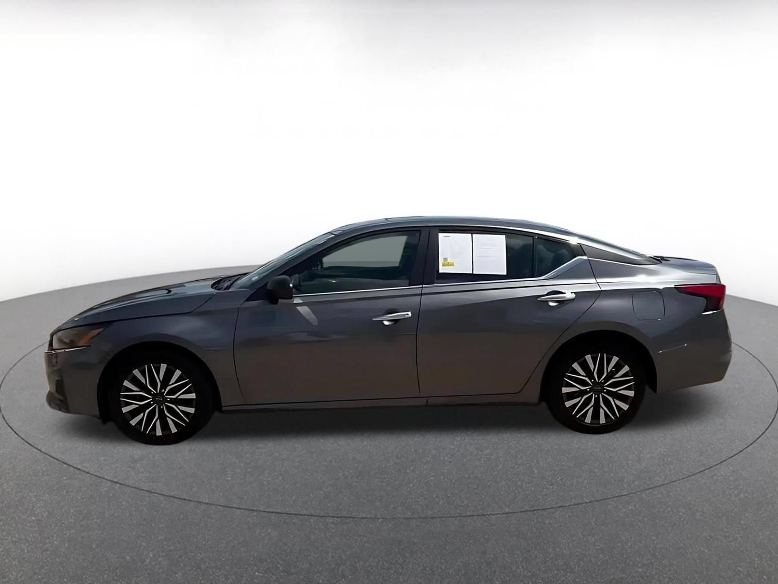 Used 2025 Nissan Altima 2.5 SV FWD image 10