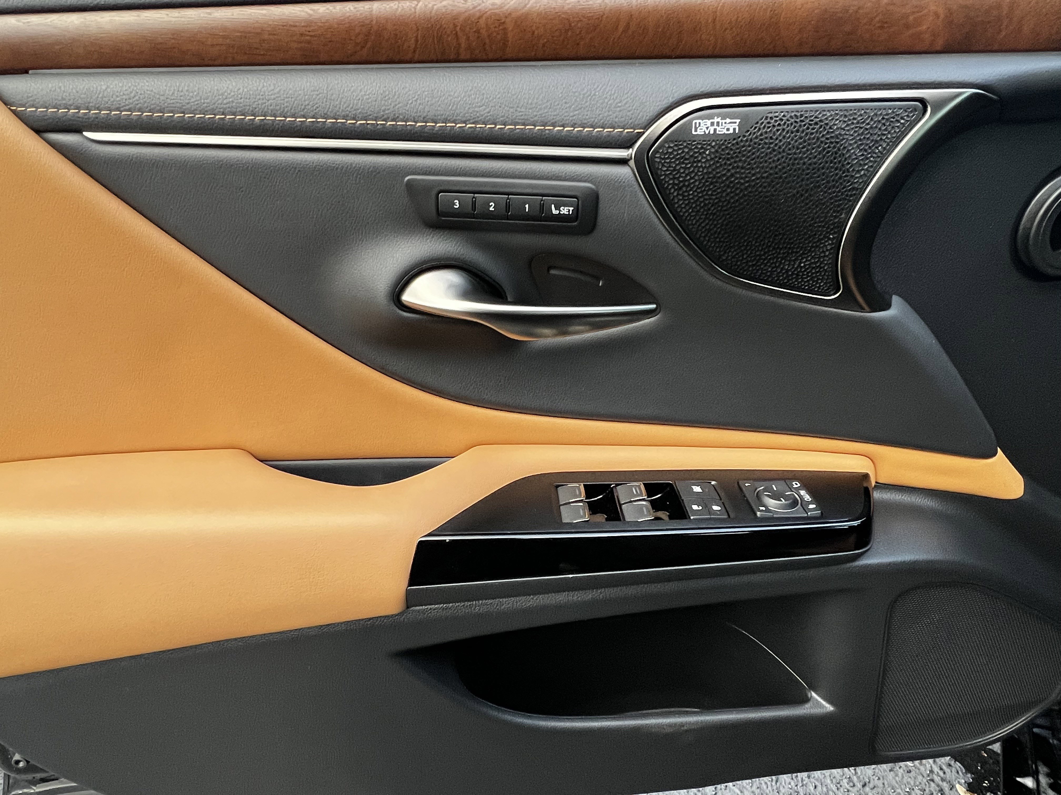 Used 2023 Lexus ES 350 Ultra Luxury image 13