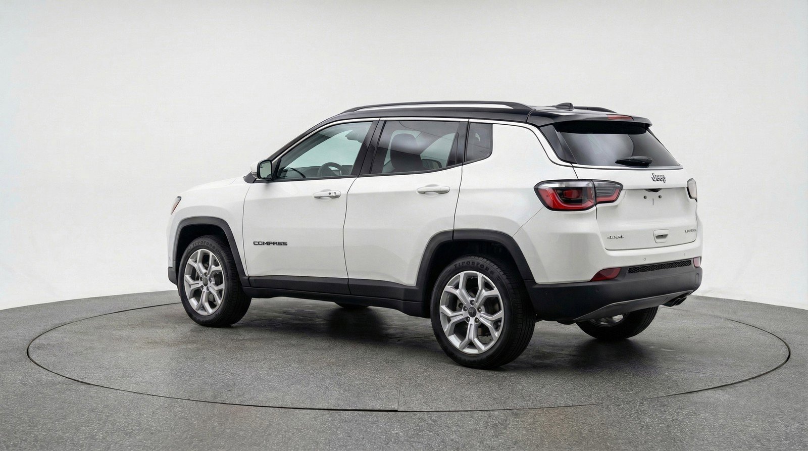 Used 2025 Jeep Compass Latitude image 6