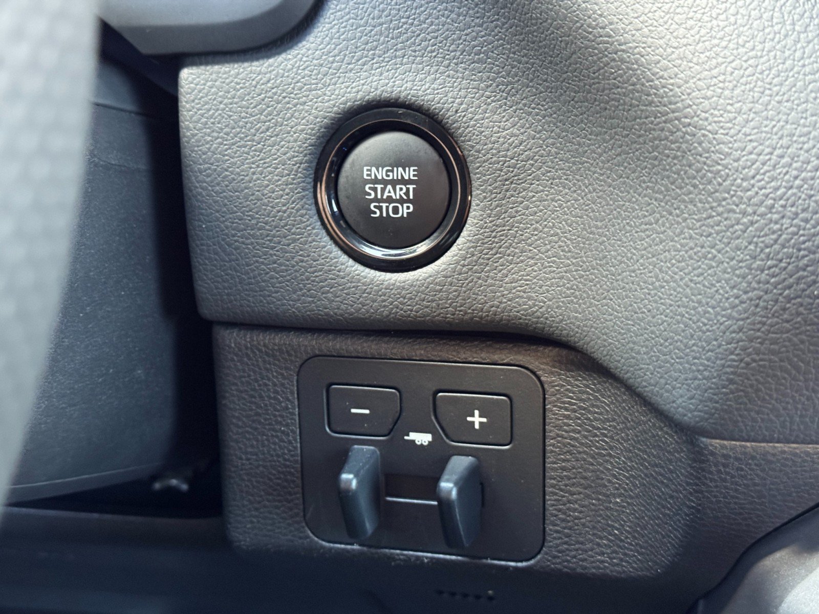 Used 2026 Toyota Tundra Limited AWD/4WD image 23