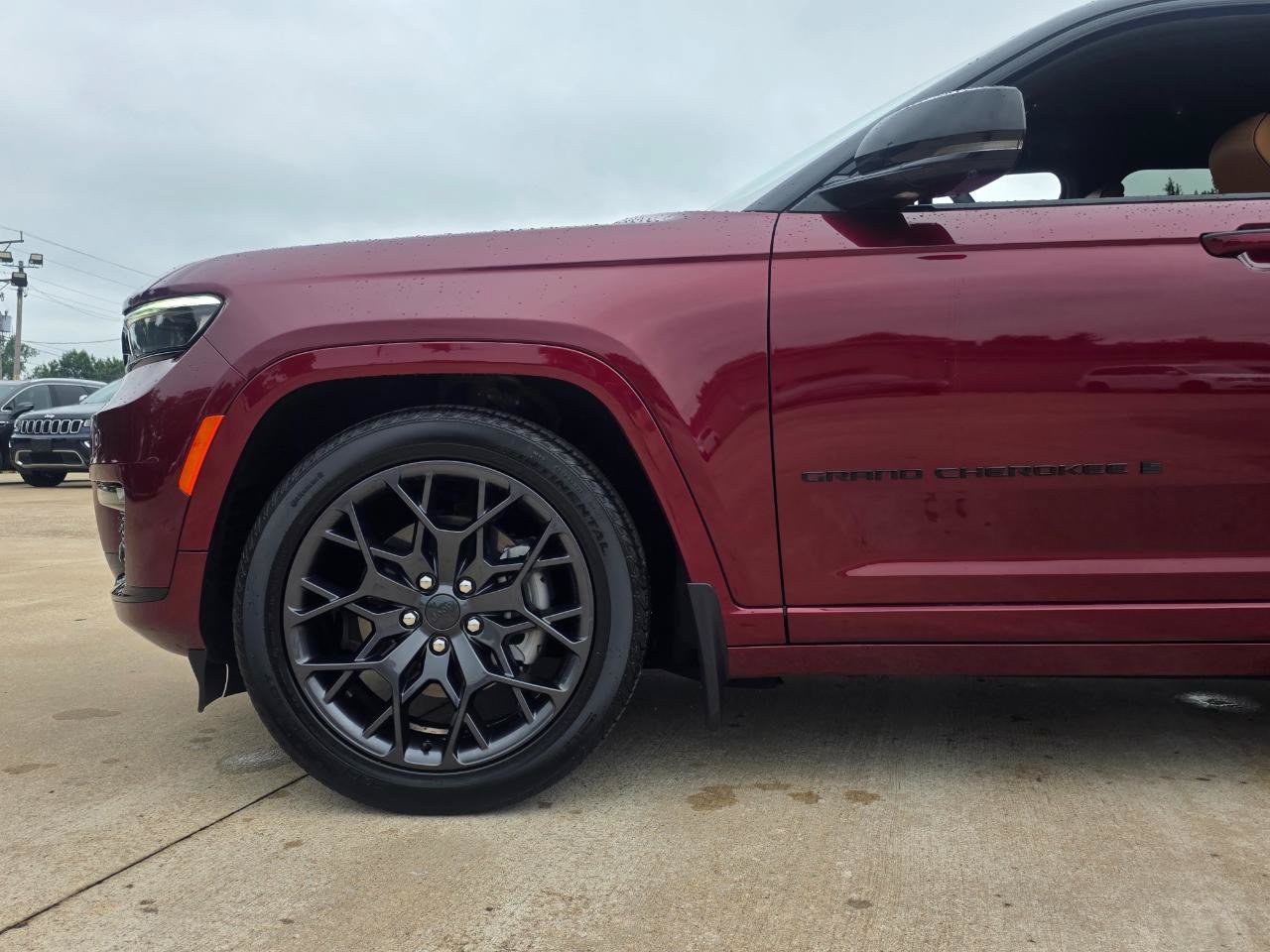 Used 2025 Jeep Grand Cherokee L Summit w/ Advanced Protech Group IV AWD/4WD image 34