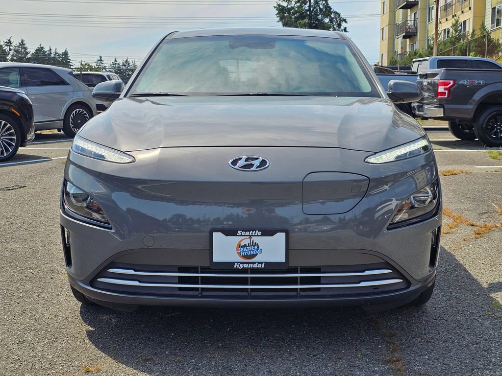 Used 2023 Hyundai Kona SE FWD image 2