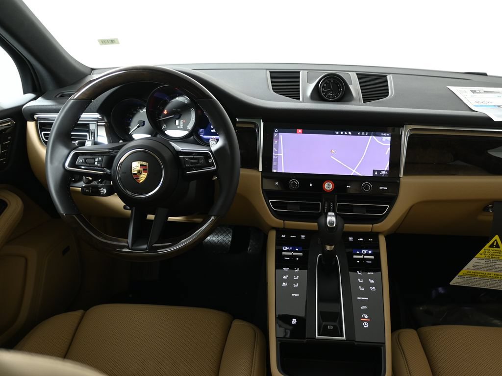 Used 2026 Porsche Macan AWD/4WD image 17