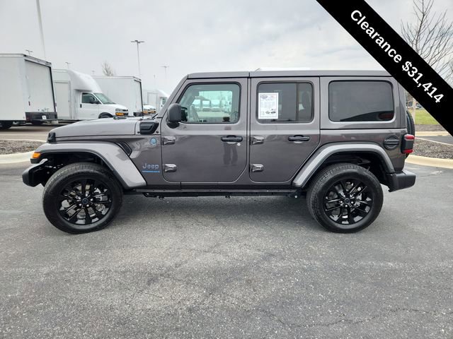 Used 2025 Jeep Wrangler Unlimited Sahara w/ Safety Group AWD/4WD image 5